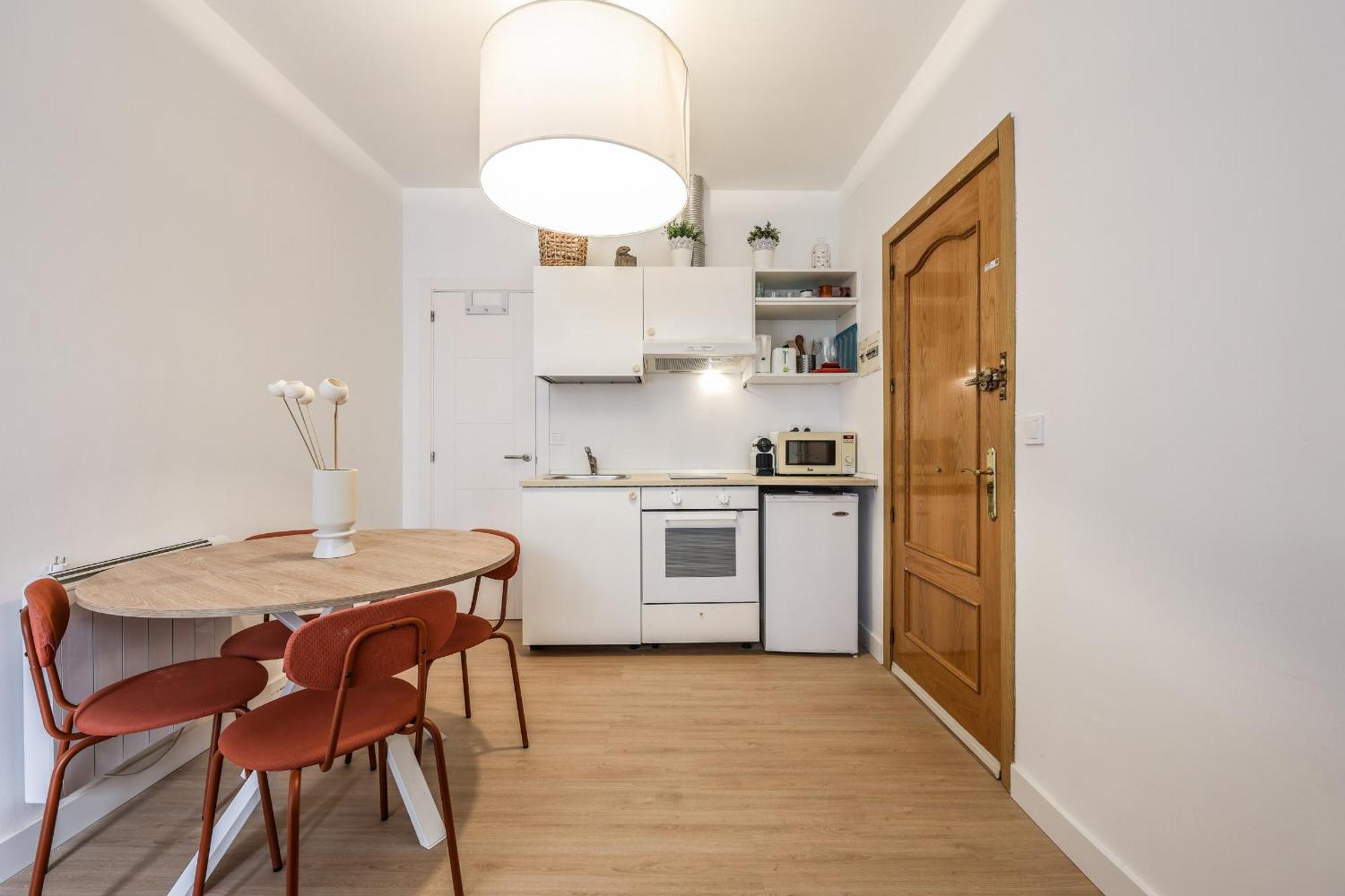 Pequeno Apartamento Reformado En Tirso De Molina Alquiler Temporal Madrid Extérieur photo