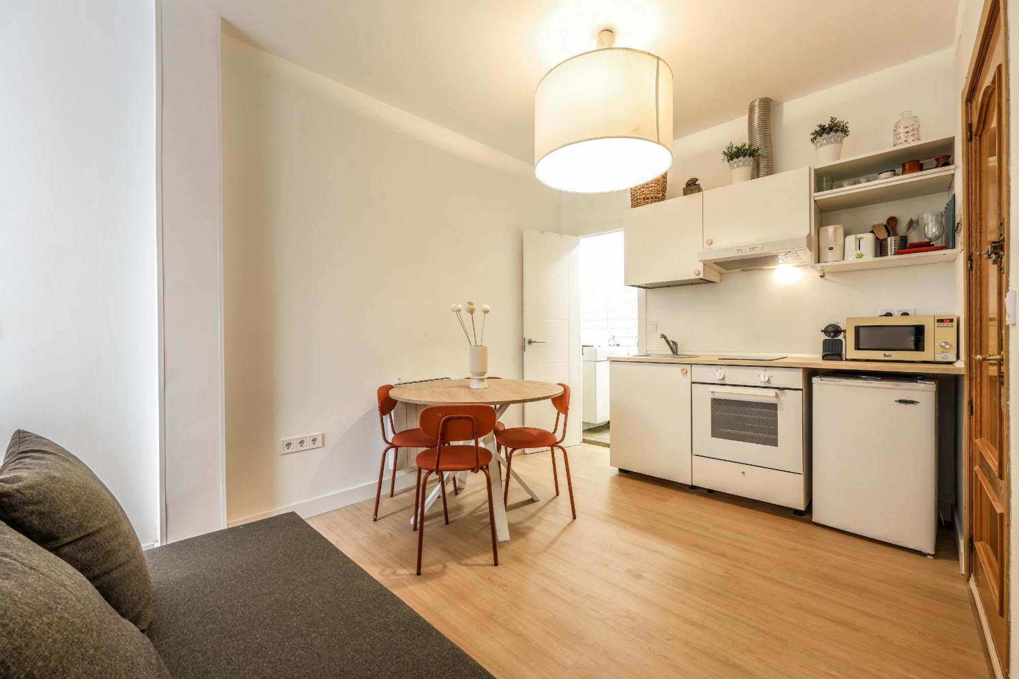 Pequeno Apartamento Reformado En Tirso De Molina Alquiler Temporal Madrid Extérieur photo